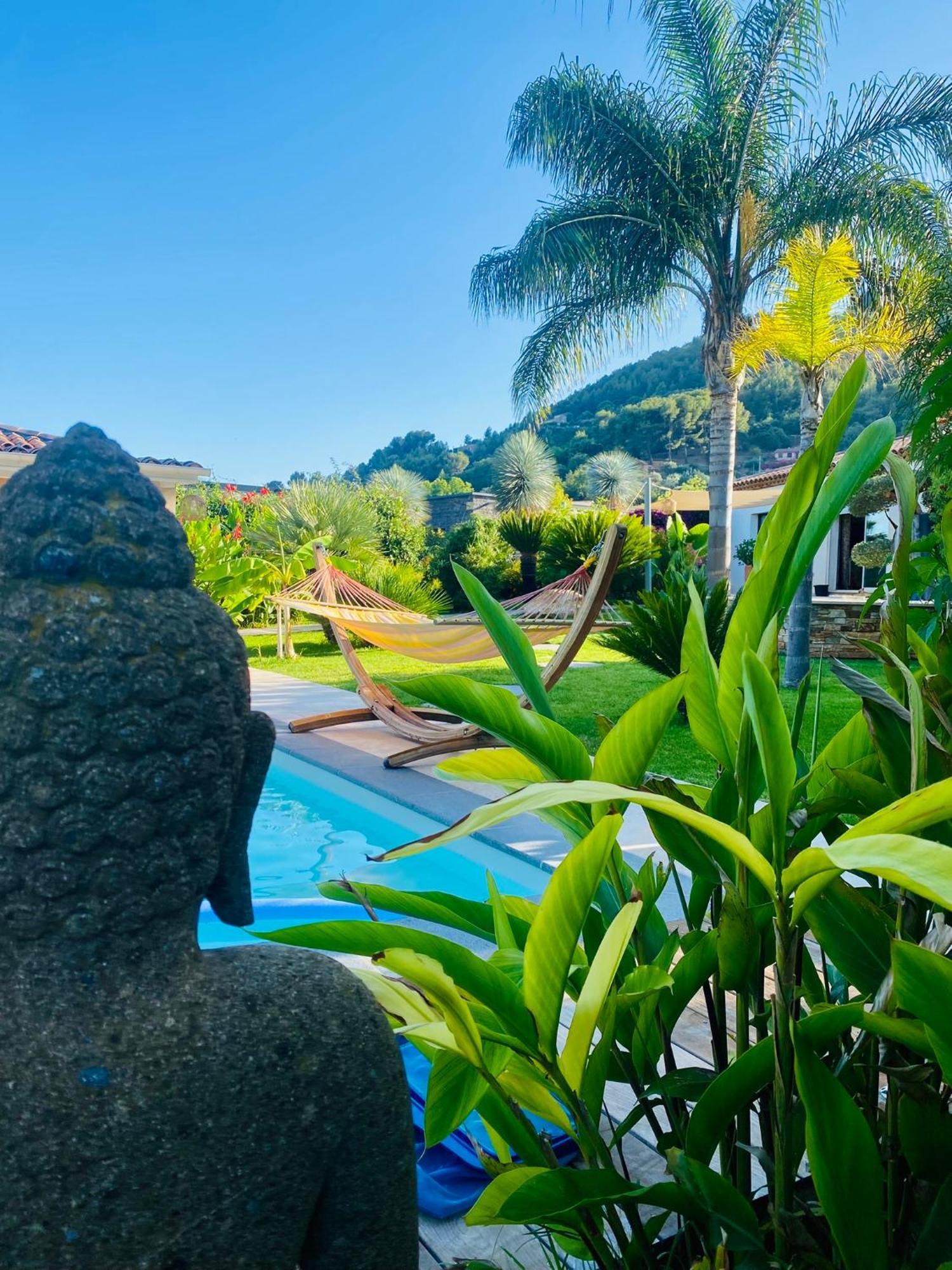 Le Cocoon Lodge Du Gapeau & Massage ซอลลิเอส-ปองต์ ภายนอก รูปภาพ