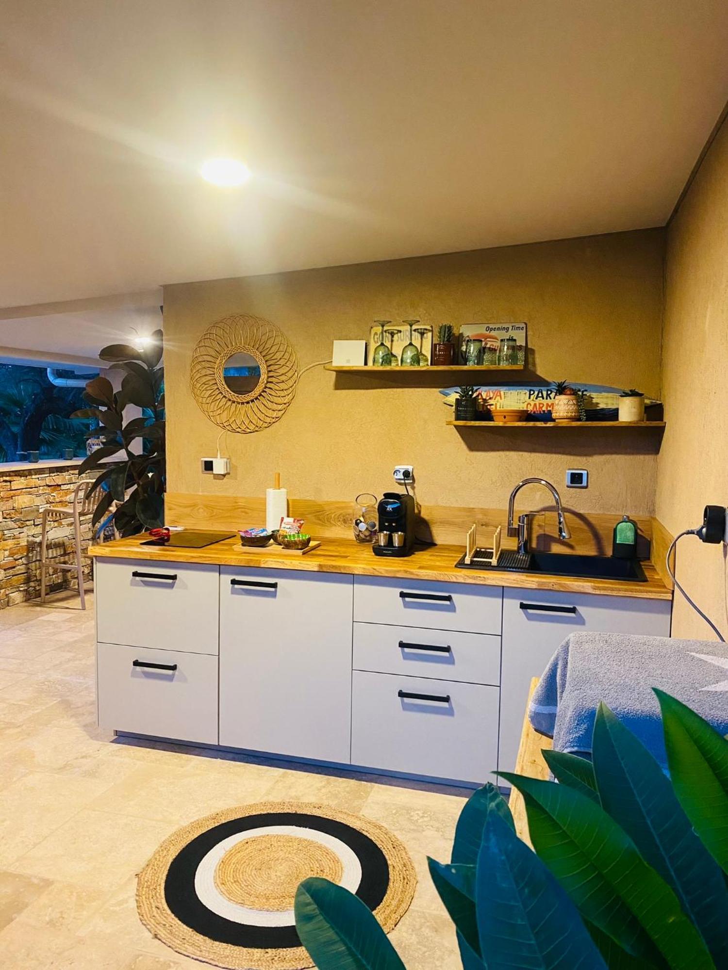 Le Cocoon Lodge Du Gapeau & Massage ซอลลิเอส-ปองต์ ภายนอก รูปภาพ