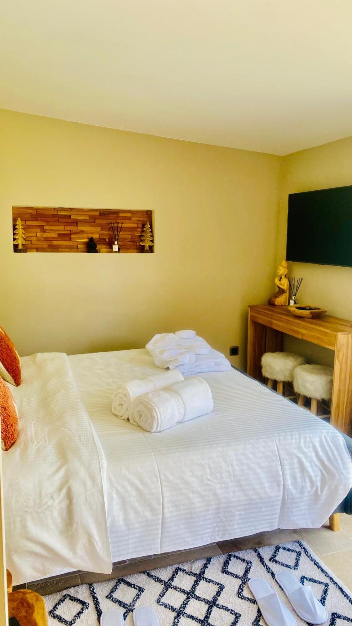Le Cocoon Lodge Du Gapeau & Massage ซอลลิเอส-ปองต์ ห้อง รูปภาพ